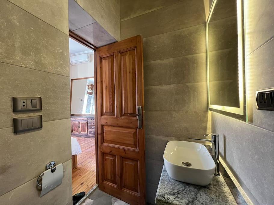 Authentic 3Br Apartment In Downtown, ไคโร ภายนอก รูปภาพ